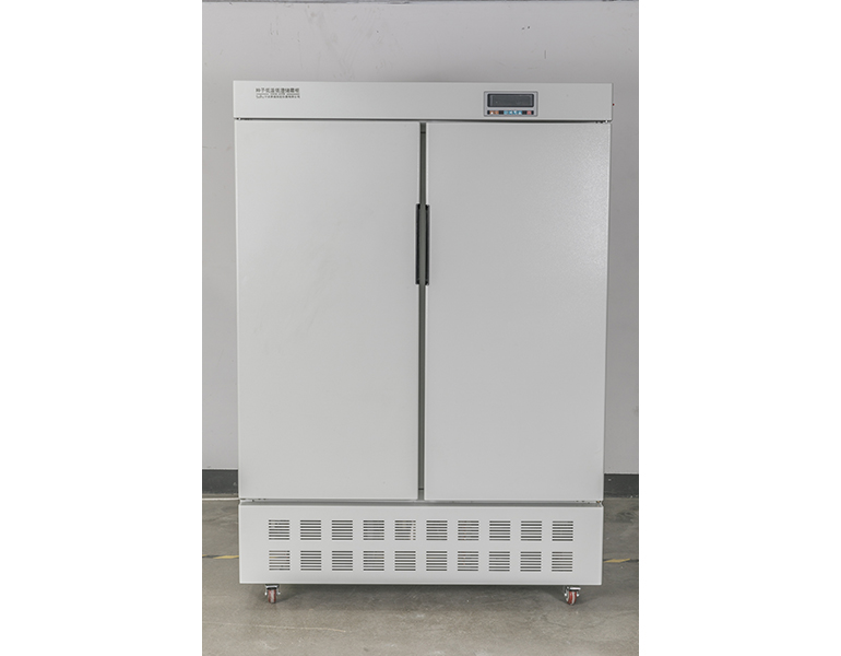 Low temperature and low humidity storage cabinet for seeds