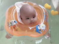 婴儿游泳