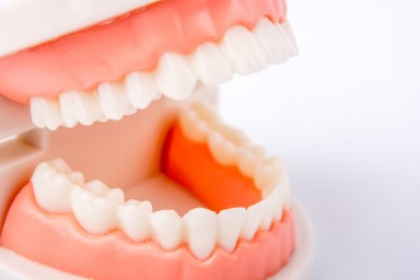 假牙清潔片使用注意事項及使用方法？