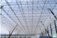 新疆钢结构网架多机吊法施工方法