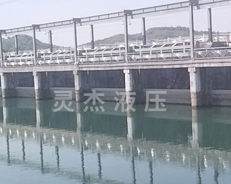 廣州卷揚式提升閘門4.6米5.7米寬通化縣通如電站