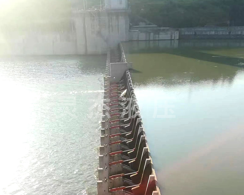 南京液壓翻板閘門4.5米高9米寬成都