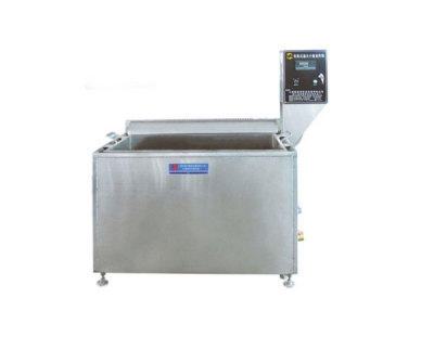 Electric fryer for oil and water separation