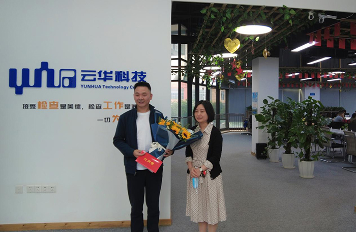 全国科技工作者日丨重庆市九龙坡区委、区政府领导走访慰问科技工作者