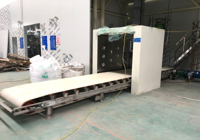 吨袋保送机用于盐化工行业