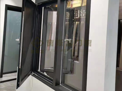 武汉断桥铝窗纱一体门窗安装案例