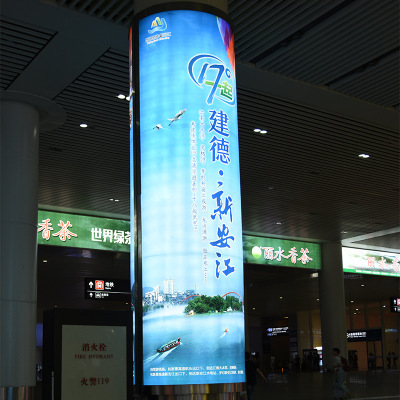 杭州高铁火车站立柱灯箱