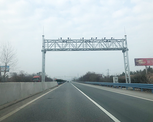 新疆高速公路标志杆
