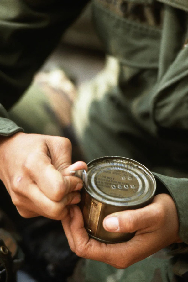 罐頭，軍用技術民用化的典范之一。