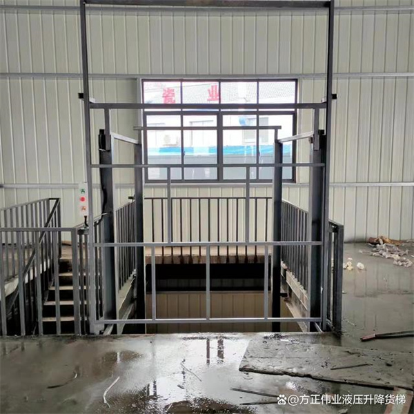 导轨式液压升降货梯在工厂里的广泛应用
