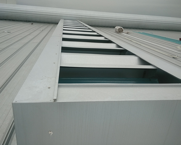 屋脊流線型通風天窗+順坡薄型通風天窗