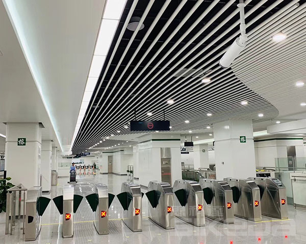 江蘇地鐵吊頂鋁單板