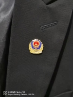 金属警徽胸章