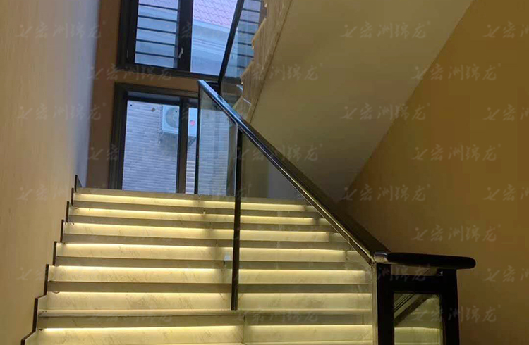 玻璃樓梯扶手安裝方法