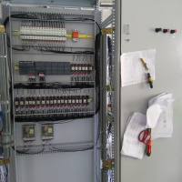 PLC控制柜（1)