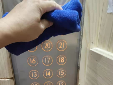 清洁公司分享电梯轿厢清理的关键点