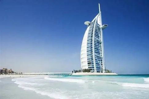 迪拜帆船酒店的幕墻采用膜結構