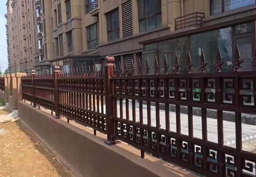 铝艺护栏围栏和普通围栏护栏的区别
