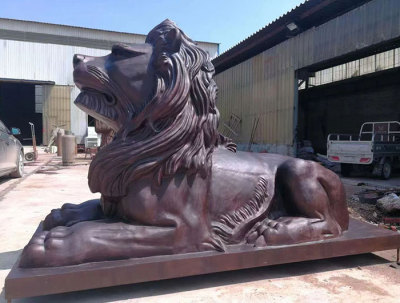 卧式狮子铜雕