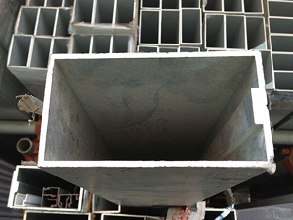 冬季铝模板在施工混凝土的拌制