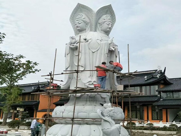 麗江石雕佛像