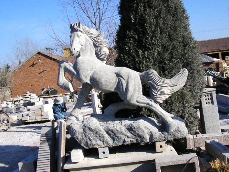 雕塑馬