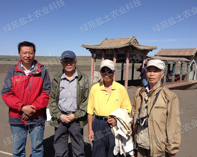 與中國地質科學院專家進行干涸鹽湖生態治理科研合作