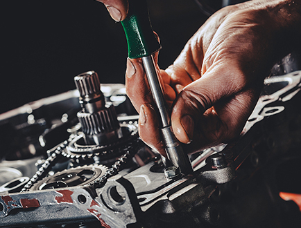 What is the relationship between the number of engine intake and exhaust valves and performance?