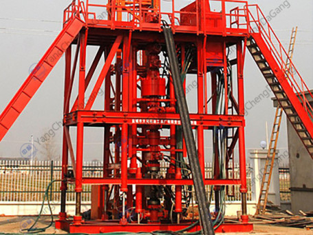 Oil well under pressure operation device