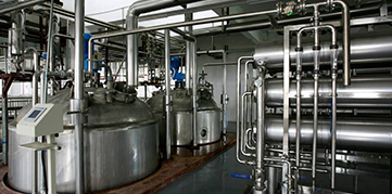 不銹鋼薄壁容器按照用途可分為發酵罐、冷凍罐、調配罐、緩存罐、貯存罐、攪拌罐等