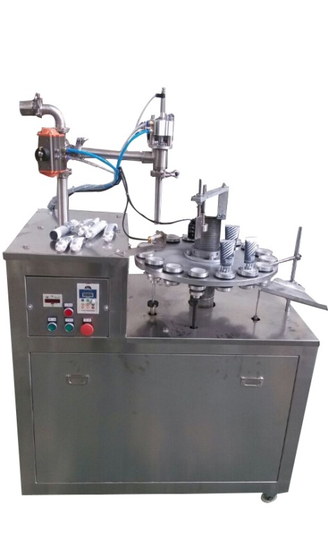 Silica gel filling and sealing machine
