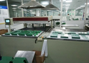 Automatic packaging machine for enlarged circuit board
