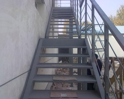 鋼結構安裝樓梯搭建