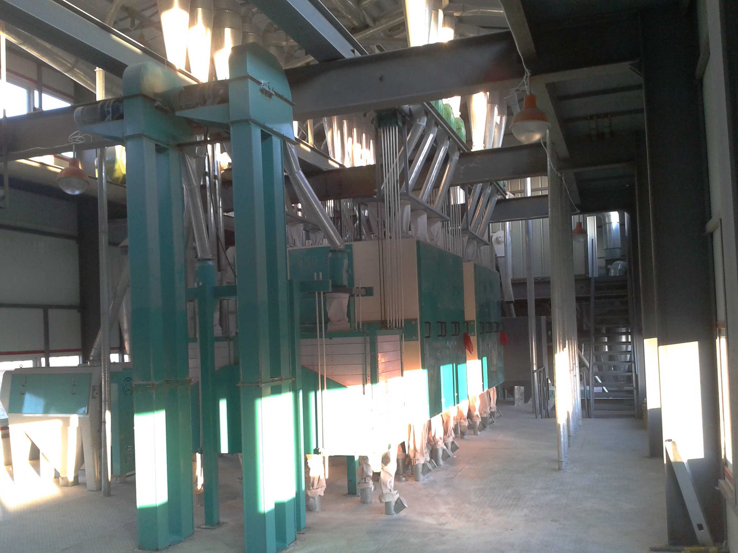 上海60吨中型面粉机生产设备（钢架结构）