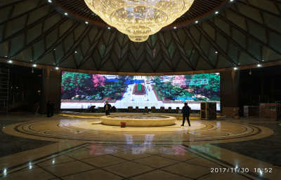 P4弧形-曹縣天潤公館售樓部室內弧形102平方高清全彩顯示屏