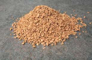 软木颗粒比传统填充材料有哪些优势？