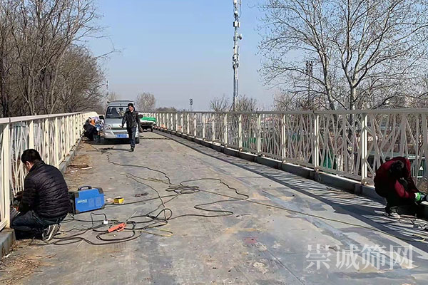 新疆道路护栏厂家