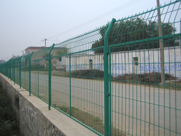 pvc围挡厂家分析锌钢护栏材料组成结构