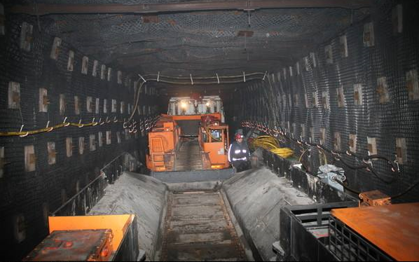 矿用无轨胶轮车监控系统应用在煤矿生产中
