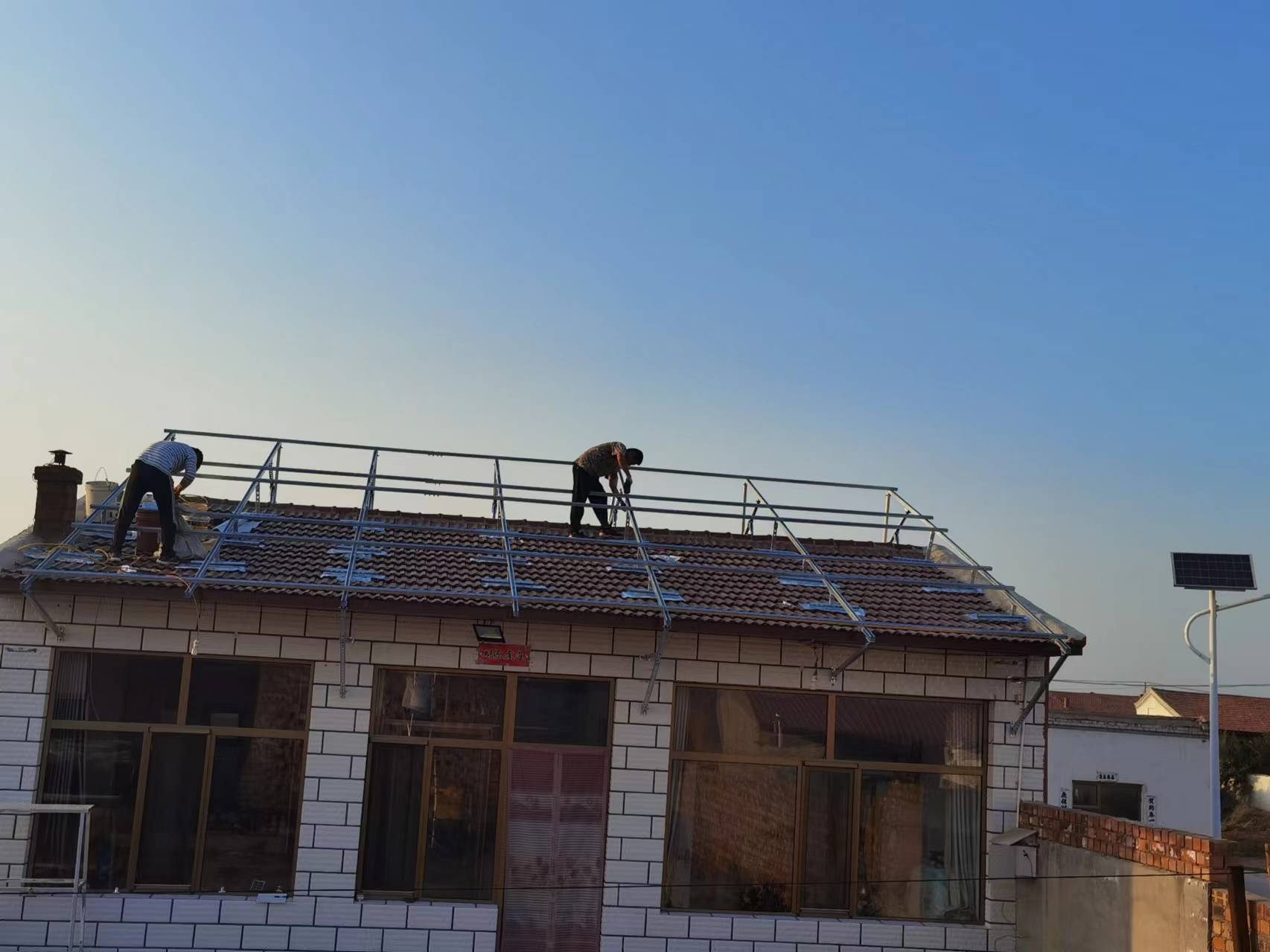 内蒙古太阳能资源丰富，内蒙古太阳能光伏发电的发展与当地经济有何关联？