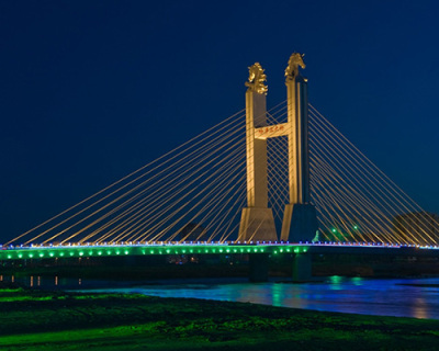 海拉尔哈萨尔大桥夜景