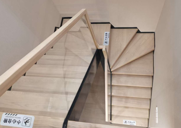 如何根據實際需求選擇合適的樓梯定制類型？