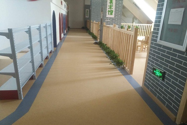 幼儿园塑胶地板