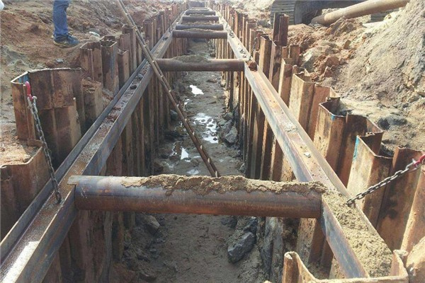 新疆拉森钢板桩施工