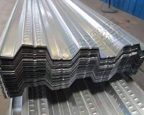 铝镁锰板材被广泛应用于汽车制造和航空航天领域，成为未来技术发展的重要材料