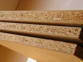 實木顆粒板會變形嗎?德尚新材料為您揭曉