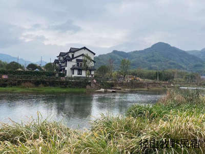 杭州有溪水免费的民宿