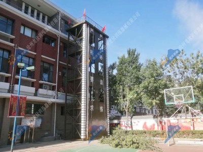 河北省廊坊市某消防救助站四层钢结构消防训练塔建成并投入使用
