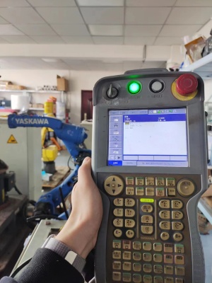 安川机器人DX200安全基板维修测试案例