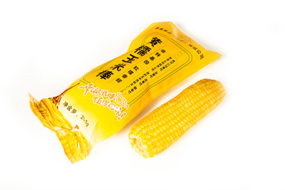 Vacuum yellow glutinous corn cob